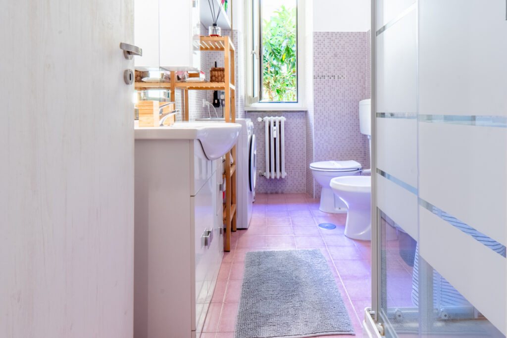 Bagno finestrato dell’appartamento