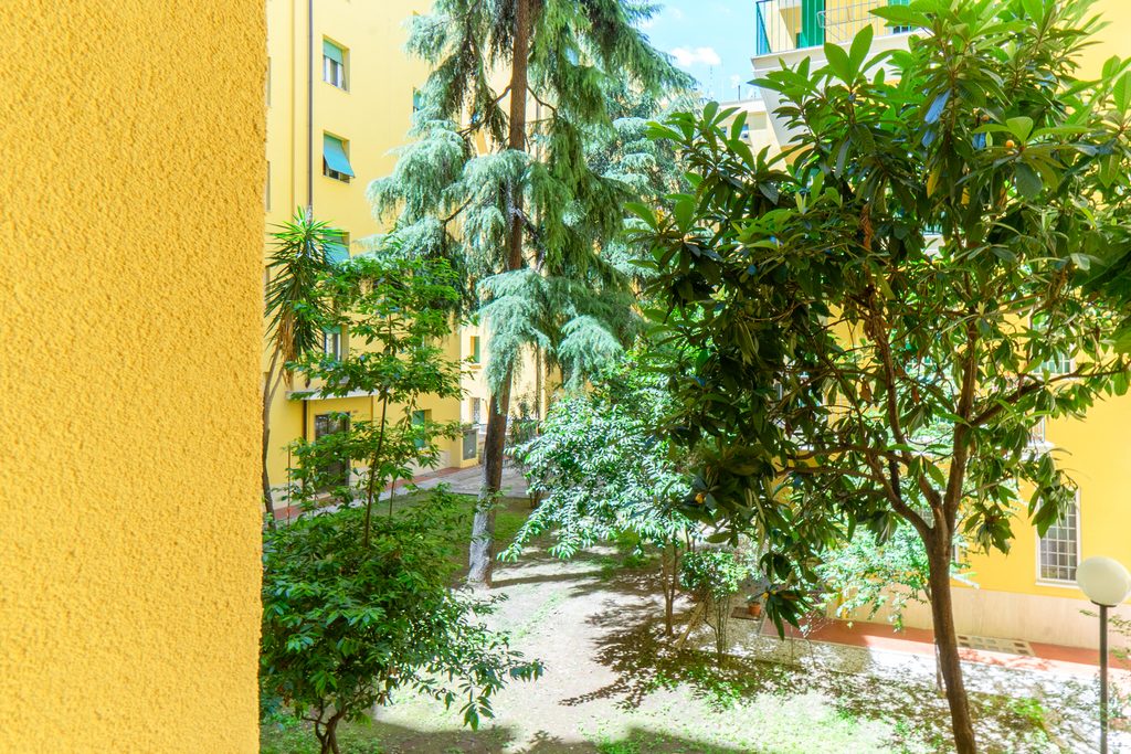 Vista sul verde dal balcone